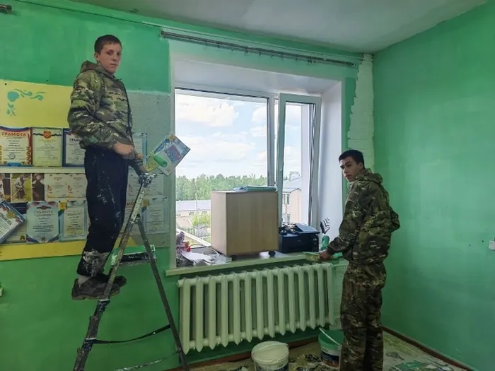 строители